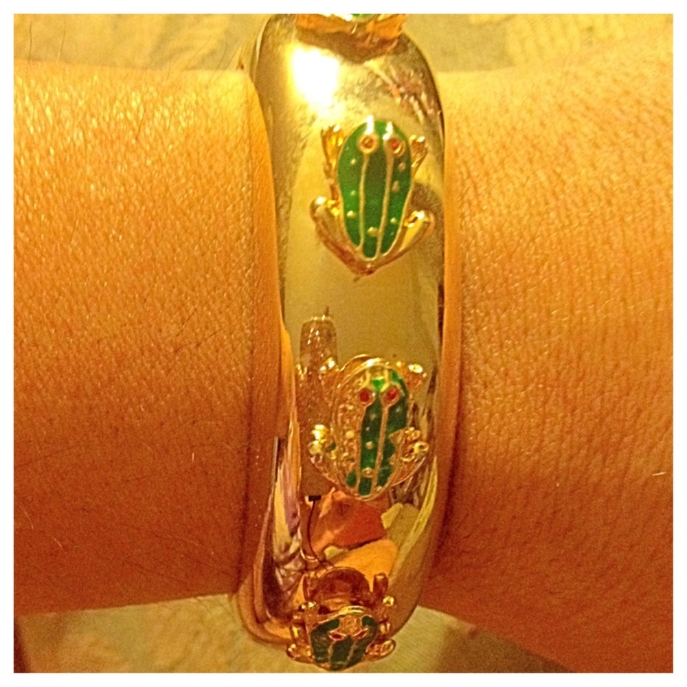 Frog Gold Tone Bracelet with Painted Frogs NEW - Picture 9 of 13